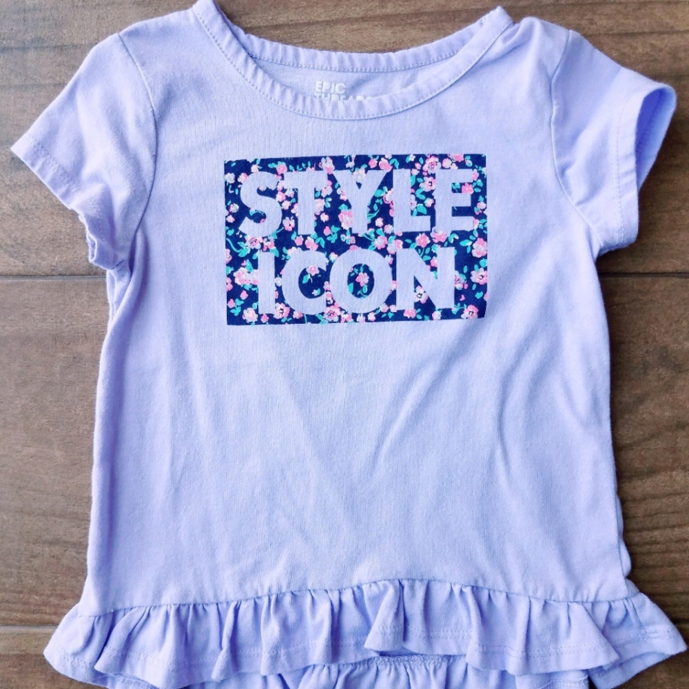 Epic threads 4T graphit hi-lo Tshirt